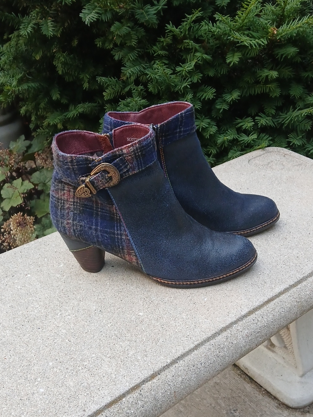 L'Artiste by Spring Step "Scottala" Ankle Booties in navy multi colorway Sz40(9)